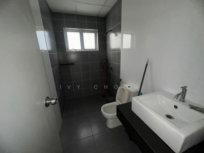 Kondominium untuk Dijual di The Wharf Residence - Ivy Chong - Bathroom - PropertyGuru.com.my