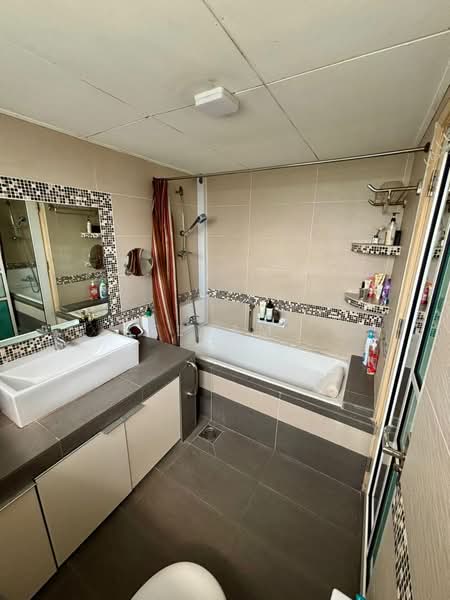 Kondominium untuk Dijual di Bangsar Heights - Selvam . - Master Bathroom - PropertyGuru.com.my