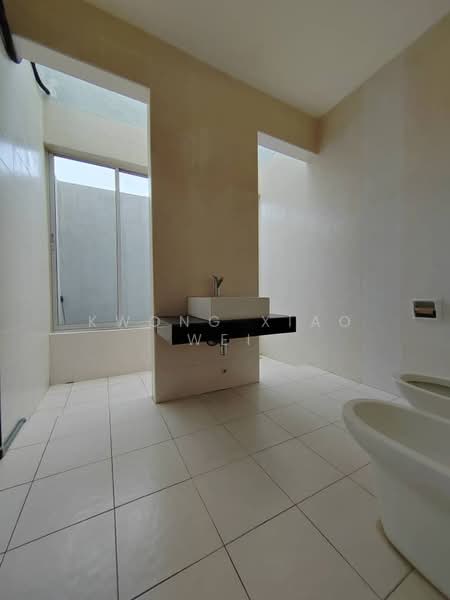 Semi-Detached House for Rent in Anggun 2 Residence (Rawang) - Kwong Xiao Wei - Bathroom - PropertyGuru.com.my
