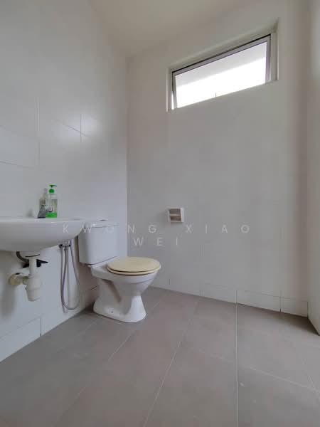 Semi-Detached House for Rent in Anggun 2 Residence (Rawang) - Kwong Xiao Wei - Bathroom - PropertyGuru.com.my