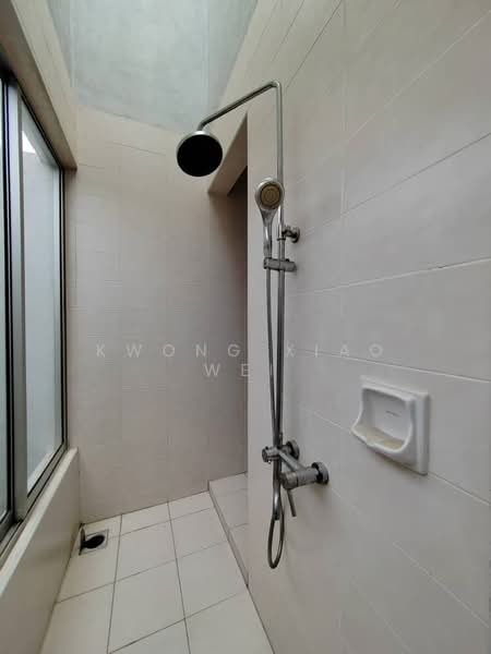 Semi-Detached House for Rent in Anggun 2 Residence (Rawang) - Kwong Xiao Wei - Bathroom - PropertyGuru.com.my
