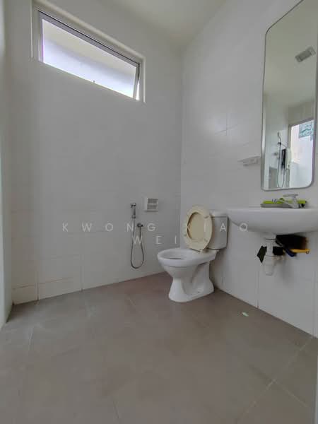 Semi-Detached House for Rent in Anggun 2 Residence (Rawang) - Kwong Xiao Wei - Bathroom - PropertyGuru.com.my
