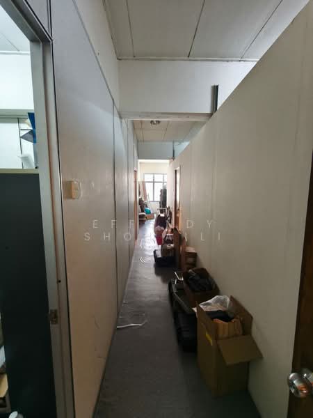 Shop for Sale in Bandar Sri Damansara (Selangor) - Effendy Shohaili - Corridor - PropertyGuru.com.my