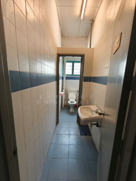 Shop for Sale in Bandar Sri Damansara (Selangor) - Effendy Shohaili - Bathroom - PropertyGuru.com.my