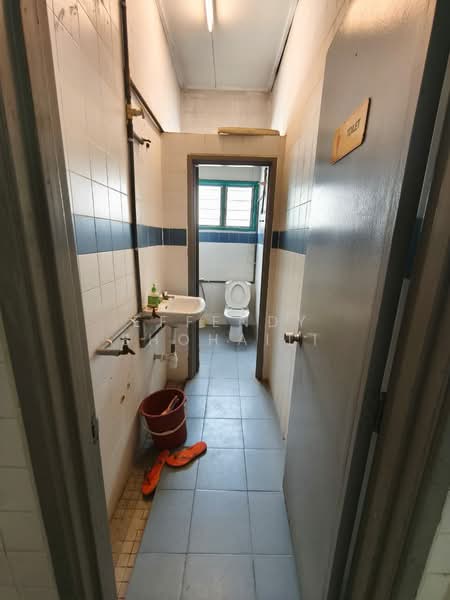 Shop for Sale in Bandar Sri Damansara (Selangor) - Effendy Shohaili - Bathroom - PropertyGuru.com.my