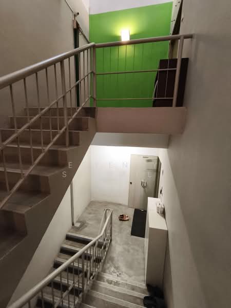 Shop for Sale in Bandar Sri Damansara (Selangor) - Effendy Shohaili - Corridor - PropertyGuru.com.my