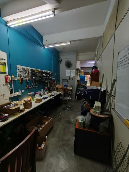 Shop for Sale in Bandar Sri Damansara (Selangor) - Effendy Shohaili - Study - PropertyGuru.com.my