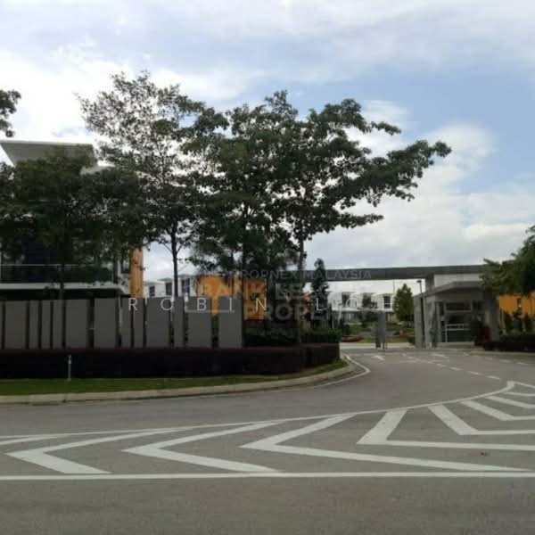 3-storey Terraced House for Sale in Lake Fields (Sungai Besi) - Robin Loh - PropertyGuru.com.my