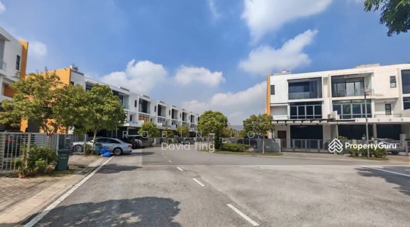 3-storey Terraced House for Sale in Lake Fields (Sungai Besi) - Robin Loh - PropertyGuru.com.my