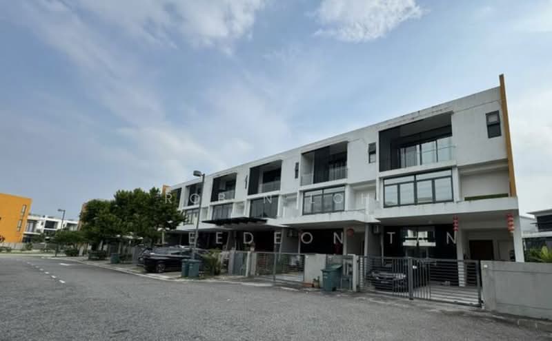 3-storey Terraced House for Sale in Lake Fields (Sungai Besi) - Robin Loh - PropertyGuru.com.my
