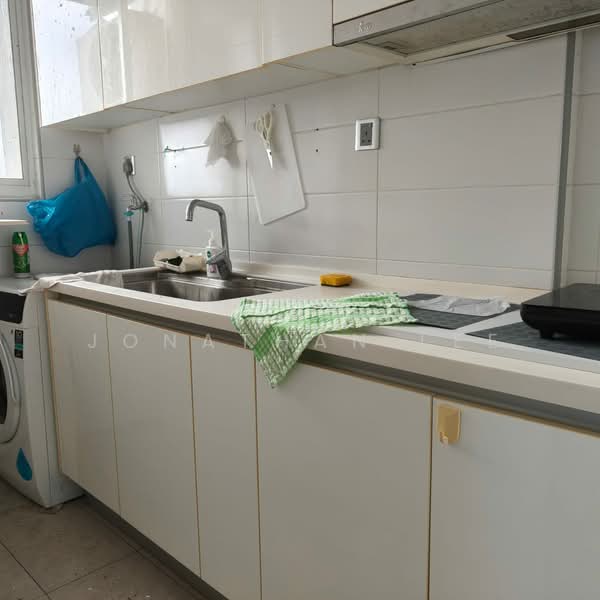 Service Residence for Sale at Paragon Residences @ Straits View - Jonathan Lee - Kitchen - PropertyGuru.com.my
