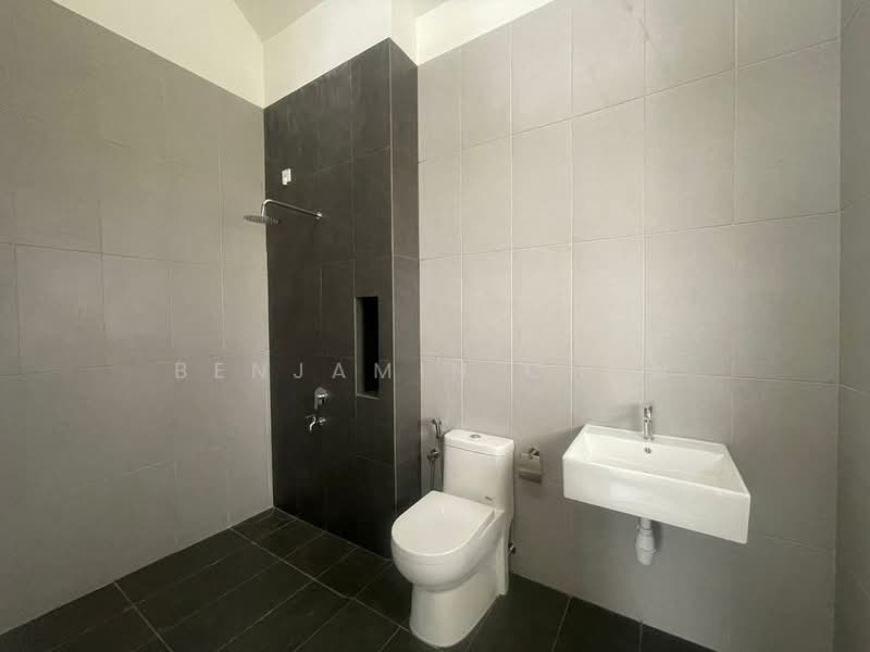 2-storey Terraced House for Sale in Taman Mount Austin (Tebrau) - Benjamin Chan - Bathroom - PropertyGuru.com.my