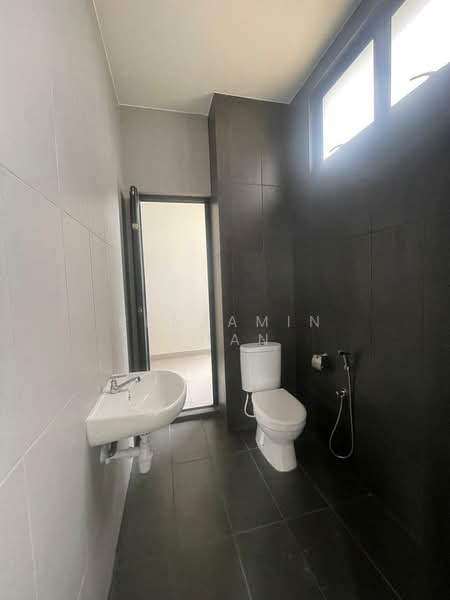 2-storey Terraced House for Sale in Taman Mount Austin (Tebrau) - Benjamin Chan - Bathroom - PropertyGuru.com.my