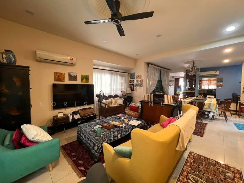 2.5-storey Terraced House for Sale in Bukit Jelutong (Shah Alam) - Norish Aminudin - Living Room - PropertyGuru.com.my