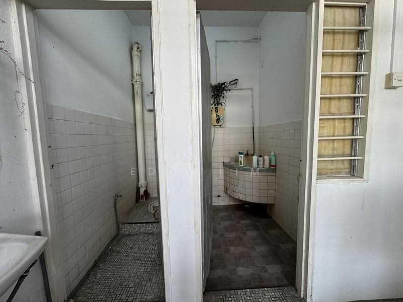 Rumah Teres 2-Tingkat untuk Dijual di Jelutong (Penang) - Eddy Lim - Bathroom - PropertyGuru.com.my