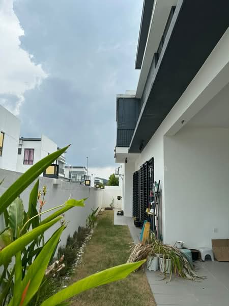 Rumah Teres 2 Tingkat untuk Dijual di Bandar Sri Sendayan (Negeri Sembilan) - Imran Isa - Exterior - PropertyGuru.com.my
