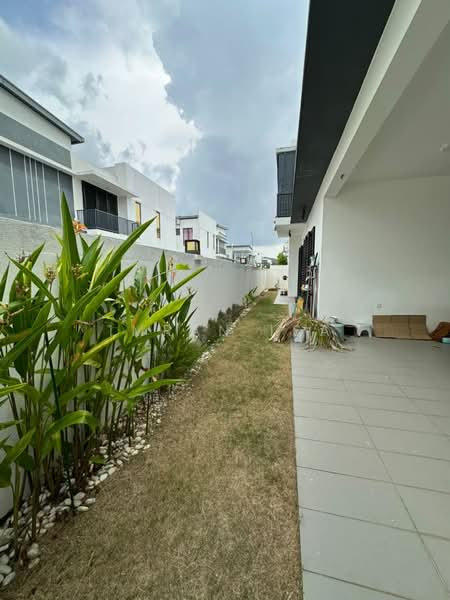 Rumah Teres 2 Tingkat untuk Dijual di Bandar Sri Sendayan (Negeri Sembilan) - Imran Isa - Exterior - PropertyGuru.com.my