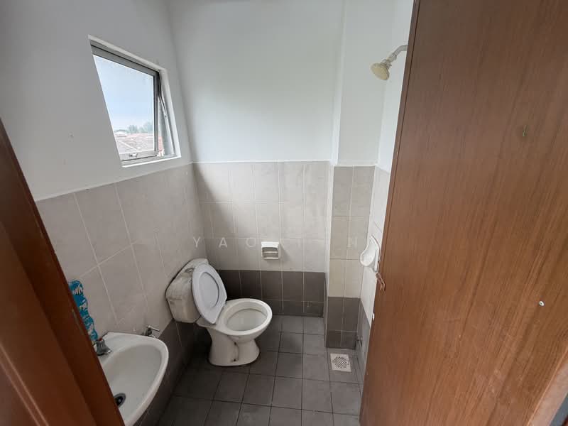 Pangsapuri untuk Disewa di Berlian Subang - Yao Tan - Bathroom - PropertyGuru.com.my