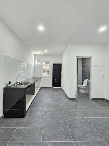Rumah Teres 2 Tingkat untuk Dijual di Taman Puteri Wangsa (Ulu Tiram) - Han Yong Ang - Kitchen - PropertyGuru.com.my