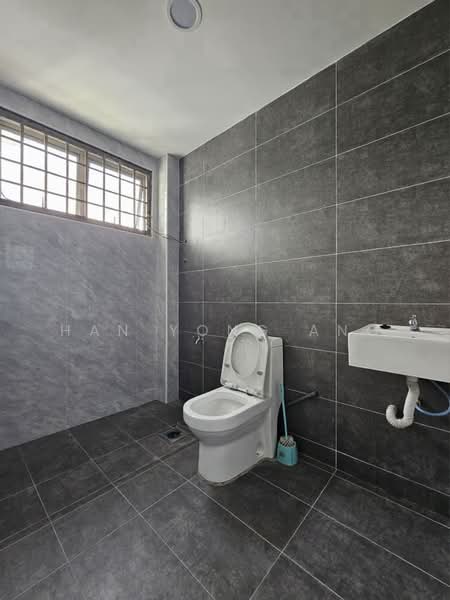 Rumah Teres 2 Tingkat untuk Dijual di Taman Puteri Wangsa (Ulu Tiram) - Han Yong Ang - Bathroom - PropertyGuru.com.my