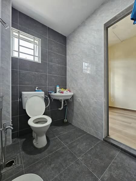 Rumah Teres 2 Tingkat untuk Dijual di Taman Puteri Wangsa (Ulu Tiram) - Han Yong Ang - Bathroom - PropertyGuru.com.my