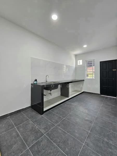 Rumah Teres 2 Tingkat untuk Dijual di Taman Puteri Wangsa (Ulu Tiram) - Han Yong Ang - Kitchen - PropertyGuru.com.my