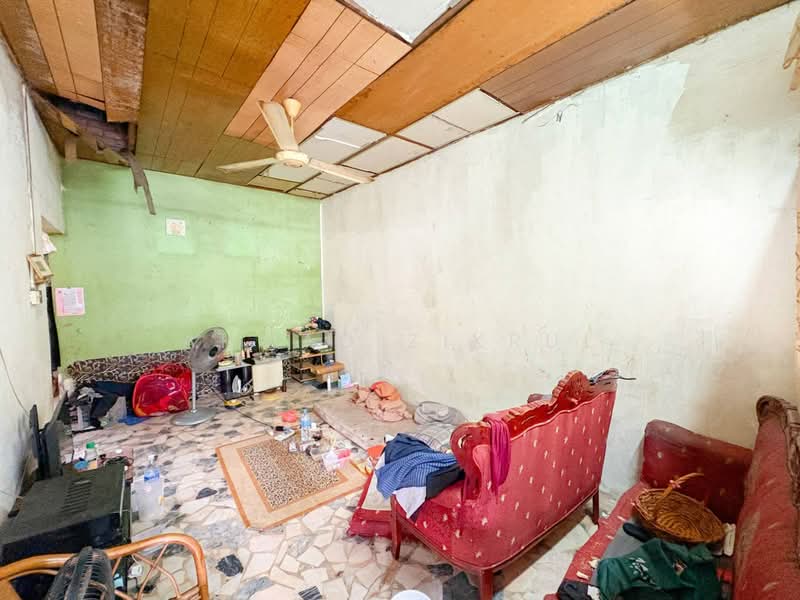 1-storey Terraced House for Sale in Segambut (Kuala Lumpur) - Ahmad Zikrul - Living Room - PropertyGuru.com.my