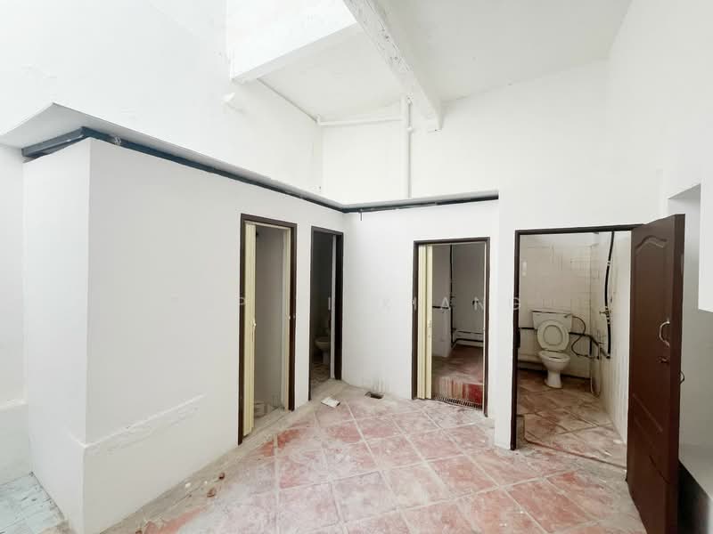 Shop / Office for Rent in George Town (Penang) - Yap Yi Xiang - Bathroom - PropertyGuru.com.my