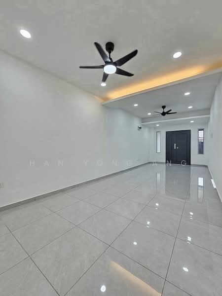 Rumah Teres 1 Tingkat untuk Dijual di Taman Puteri Wangsa (Ulu Tiram) - Han Yong Ang - Living Room - PropertyGuru.com.my