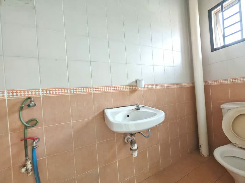 Rumah Teres 2 Tingkat untuk Disewa di Taman Desa Tebrau (Tebrau) - Jessy Koh - Bathroom - PropertyGuru.com.my