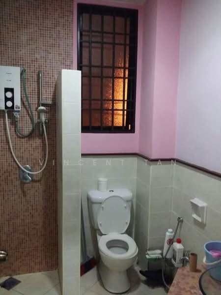 Rumah Teres 2 Tingkat untuk Dijual di Taman Sri Watan (Ampang) - Vincent Tan - Bathroom - PropertyGuru.com.my