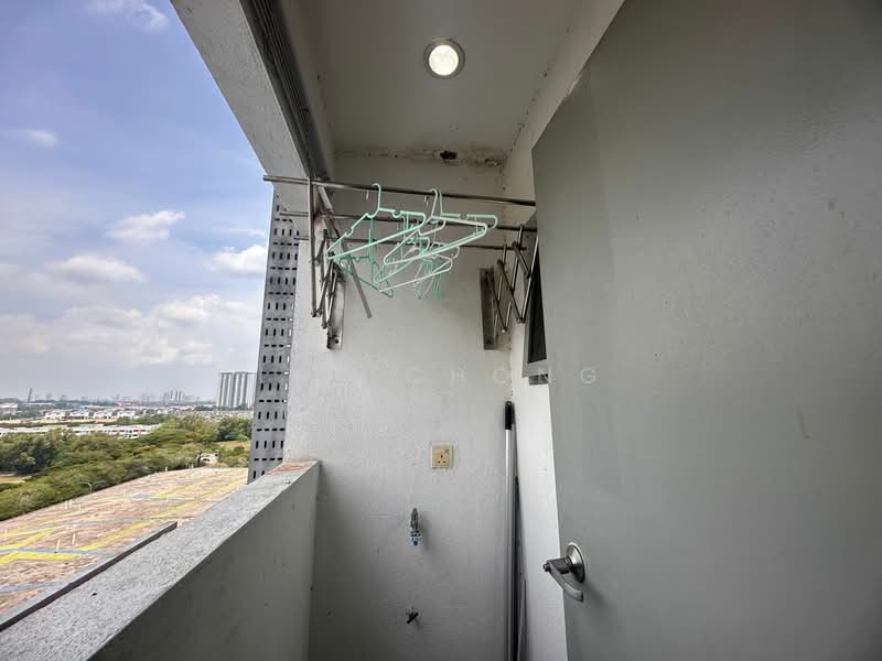 Kondominium untuk Dijual di The Wharf Residence - Ivy Chong - Balcony - PropertyGuru.com.my