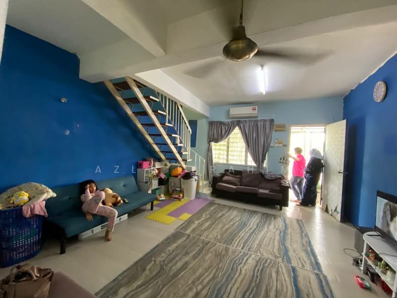 Rumah Teres 2 Tingkat untuk Dijual di Taman Tasik Semenyih (Semenyih) - Azli Ibrahim - Living Room - PropertyGuru.com.my