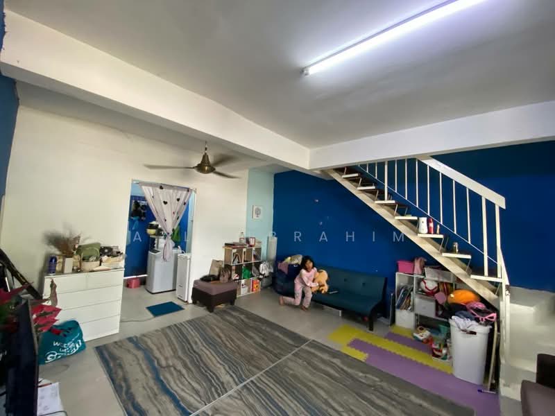 Rumah Teres 2 Tingkat untuk Dijual di Taman Tasik Semenyih (Semenyih) - Azli Ibrahim - Living Room - PropertyGuru.com.my