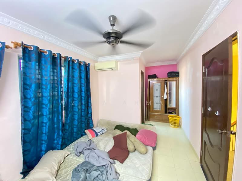 2-storey Terraced House for Sale in Lestari Putra (Seri Kembangan) - Azira Ahmad - Bedroom - PropertyGuru.com.my