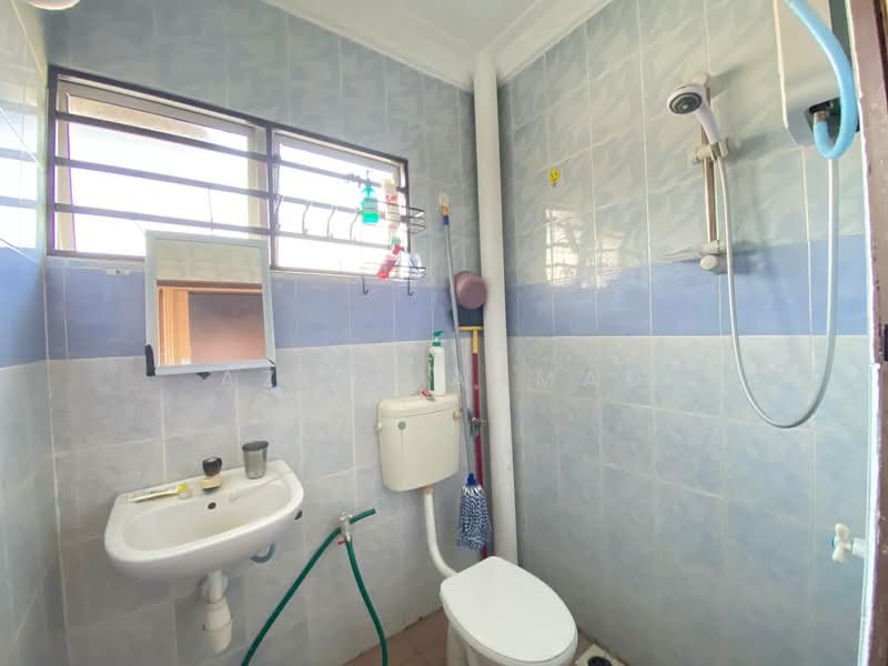 2-storey Terraced House for Sale in Lestari Putra (Seri Kembangan) - Azira Ahmad - Bathroom - PropertyGuru.com.my