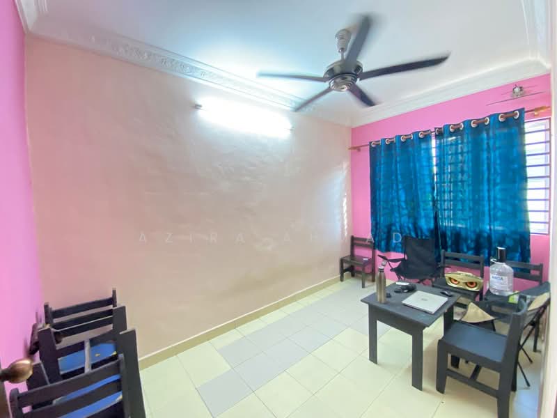 2-storey Terraced House for Sale in Lestari Putra (Seri Kembangan) - Azira Ahmad - Living Room - PropertyGuru.com.my