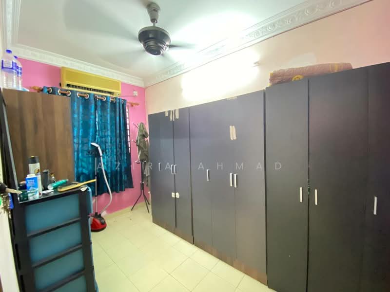 2-storey Terraced House for Sale in Lestari Putra (Seri Kembangan) - Azira Ahmad - Bedroom - PropertyGuru.com.my