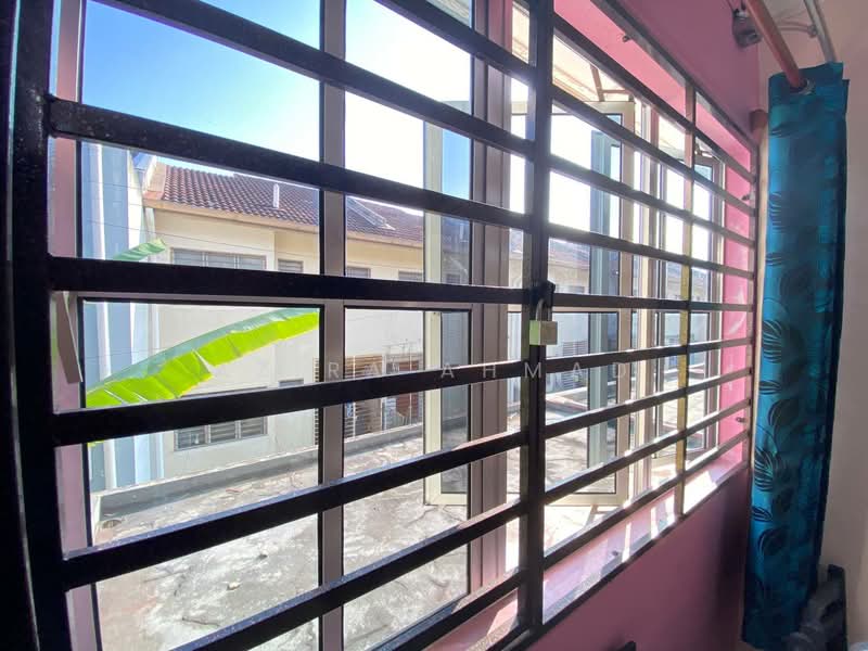 2-storey Terraced House for Sale in Lestari Putra (Seri Kembangan) - Azira Ahmad - Balcony - PropertyGuru.com.my