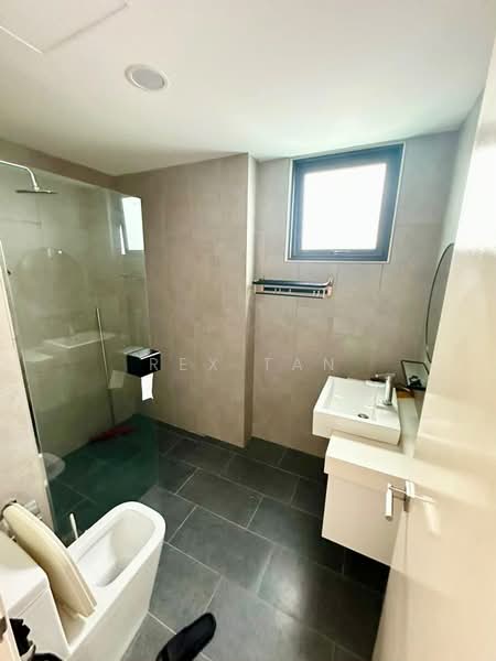 Servis Apartment untuk Disewa di East Parc @ Manjalara - Rex Tan - Bathroom - PropertyGuru.com.my