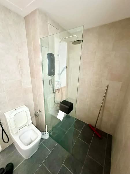 Servis Apartment untuk Disewa di East Parc @ Manjalara - Rex Tan - Bathroom - PropertyGuru.com.my