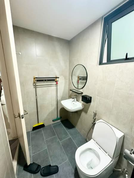 Servis Apartment untuk Disewa di East Parc @ Manjalara - Rex Tan - Bathroom - PropertyGuru.com.my