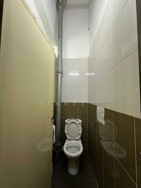 Rumah Teres 2 Tingkat untuk Dijual di Taman Pekaka (Sungai Dua) - Xinnee . - Bathroom - PropertyGuru.com.my