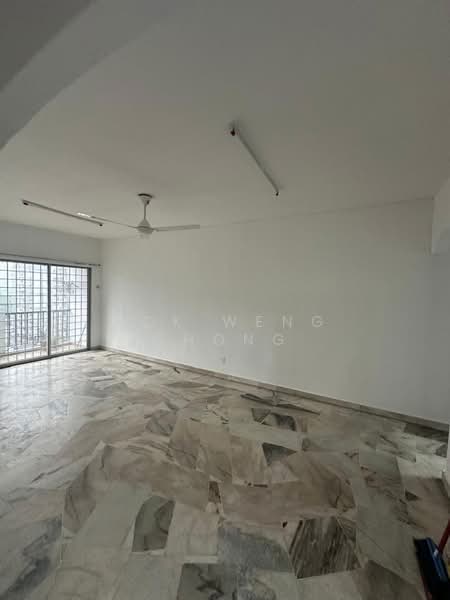 Kondominium untuk Dijual di Miharja Condominium - Kok Weng Chong - Living Room - PropertyGuru.com.my