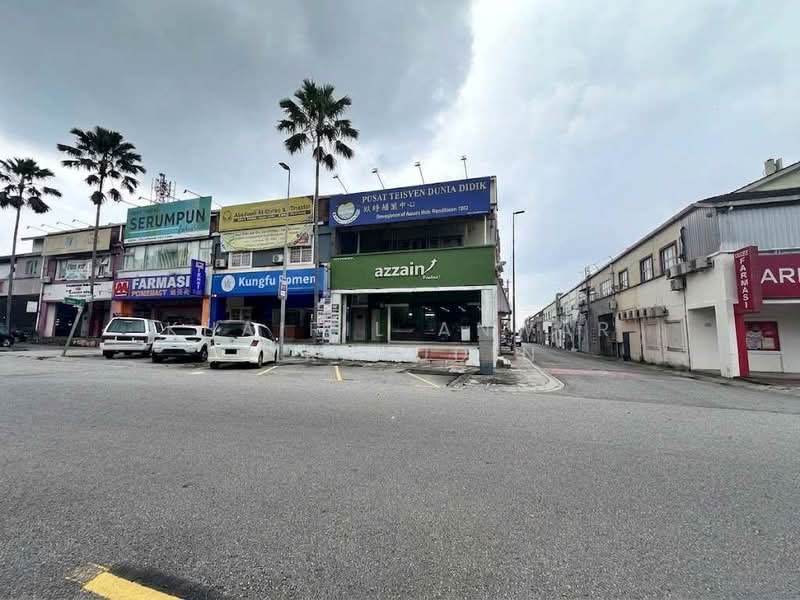 Shop / Office for Rent in Bukit Jelutong (Shah Alam) - Khairil Anwar Sirajudin - Exterior - PropertyGuru.com.my