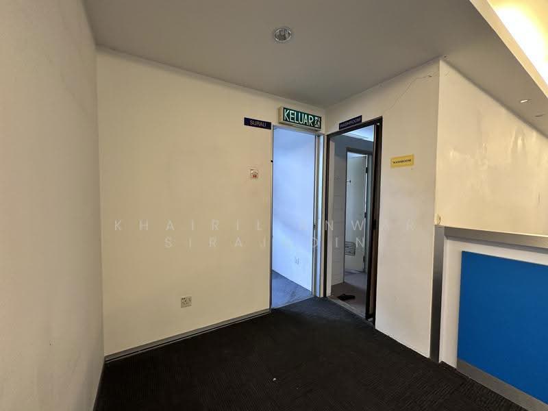 Shop / Office untuk Disewa di Bukit Jelutong (Shah Alam) - Khairil Anwar Sirajudin - Corridor - PropertyGuru.com.my