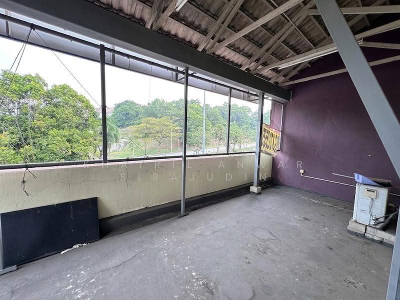 Shop / Office untuk Disewa di Bukit Jelutong (Shah Alam) - Khairil Anwar Sirajudin - Balcony - PropertyGuru.com.my
