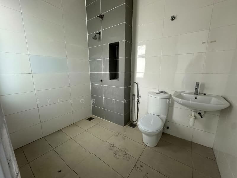 Semi-Detached House for Sale in Setia Alam (Selangor) - Syukor Hartanah - Bathroom - PropertyGuru.com.my