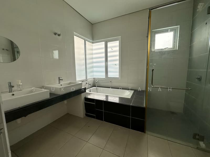 Semi-Detached House for Sale in Setia Alam (Selangor) - Syukor Hartanah - Bathroom - PropertyGuru.com.my