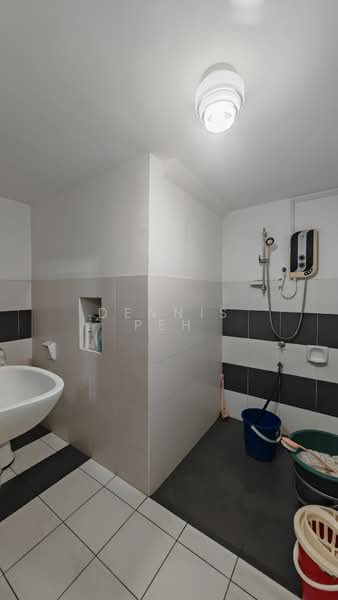 Rumah Teres 2 Tingkat untuk Dijual di Setia Tropika (Johor Bahru) - Dennis Peh - Bathroom - PropertyGuru.com.my
